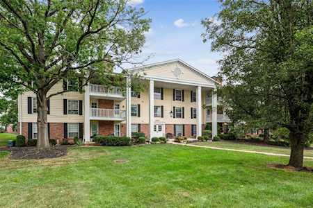 1525 Hampton Hall Dr Chesterfield, MO 63017