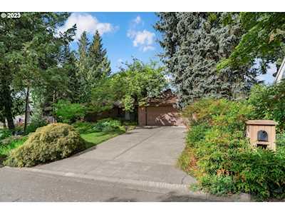 8 Hotspur ST Lake Oswego, OR 97035