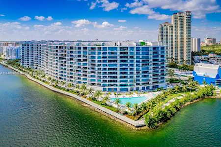 3250 NE 188th St #206 Aventura, FL 33180