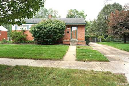 36610 Angeline Circle Livonia, MI 48150