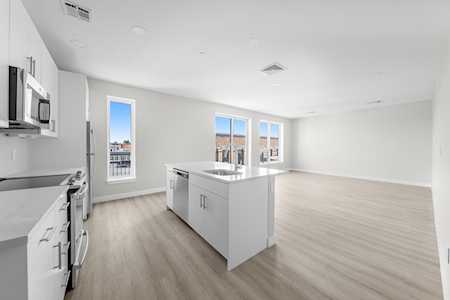 157 Chestnut #405 Chelsea, MA 02150
