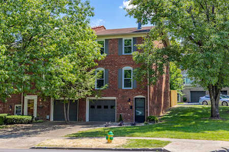 3216 Kirklevington Dr Lexington, KY 40517