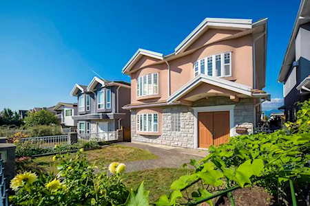 3239 E 24th Avenue Vancouver, BC V5R 1G1