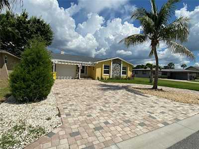 63 N Canal Dr Palm Harbor, FL 34684