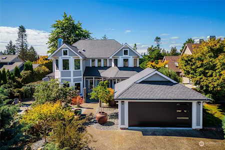 889 Cherry Ave NE Bainbridge Island, WA 98110