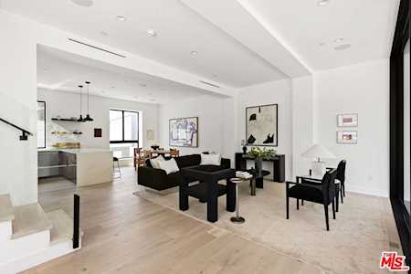 861 1/2 Hyperion Avenue Los Angeles, CA 90029