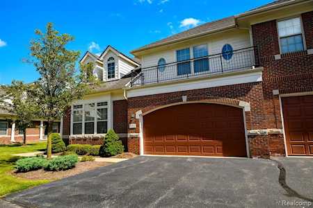 7313 Gateway Dr West Bloomfield Twp, MI 48322
