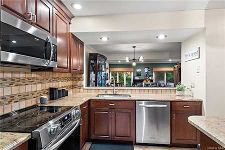 47 Maple Hill Dr Mahopac, NY 10541