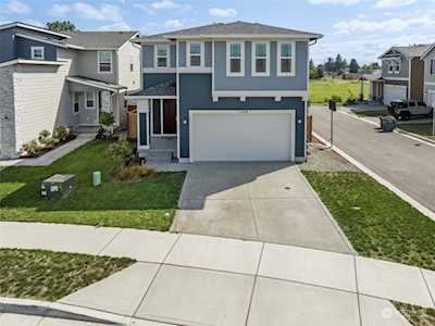 1509 27th St NW Puyallup, WA 98371
