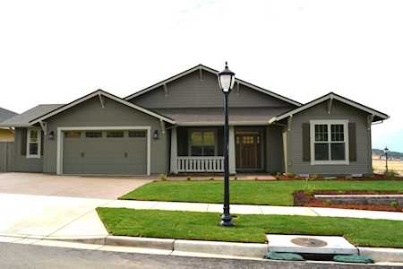 4206 Connection Ln Medford, OR 97504