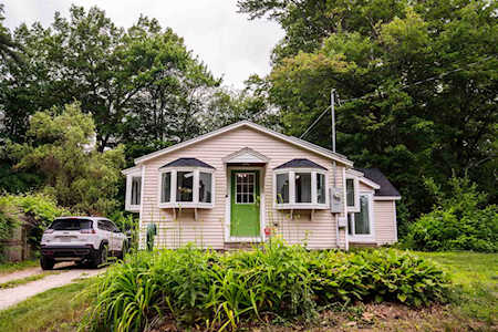 4 Karen Ave Derry, NH 03038