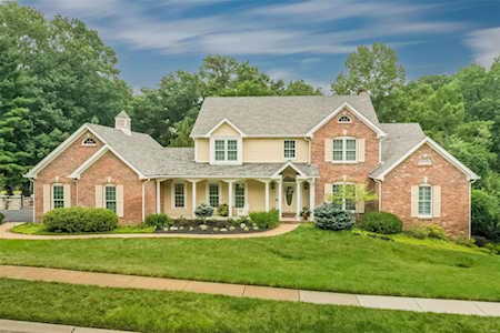 16427 Andraes Dr Chesterfield, MO 63005