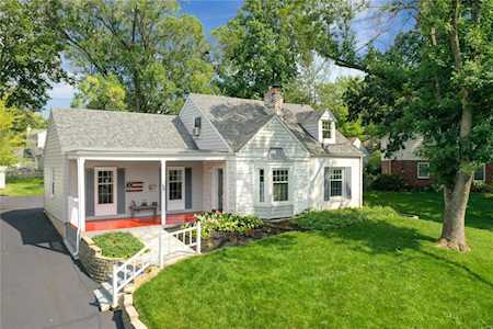56 Berry Wood Dr Glendale, MO 63122