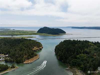 899 Klamath Drive La Conner, WA 98257