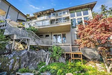 4864 Vista Place West Vancouver, BC V7W 3E7