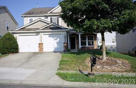 2013 Double Cedar Dr Charlotte, NC 28214
