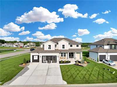 3130 SW Blue Ribbon St Lee's Summit, MO 64082
