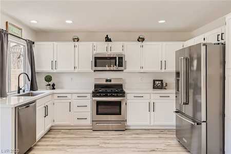 6945 Troubador Dr Las Vegas, NV 89119