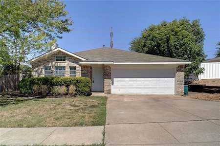 10620 Cobblestone Drive Benbrook, TX 76126
