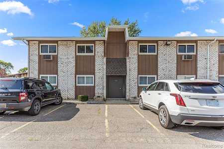 7325 Woodview St #3 Westland, MI 48185