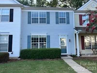 2719 Thornbush Ct Charlotte, NC 28270