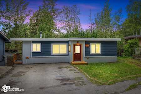 3002 Doris St Anchorage, AK 99517