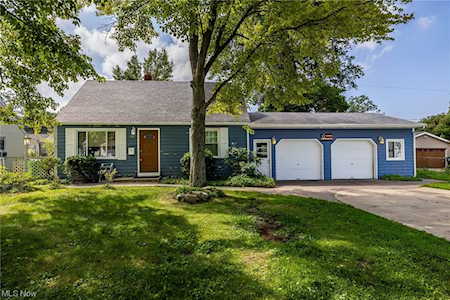 196 Oakwood Dr Avon Lake, OH 44012