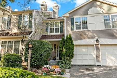 1106 Pondside Dr White Plains, NY 10607