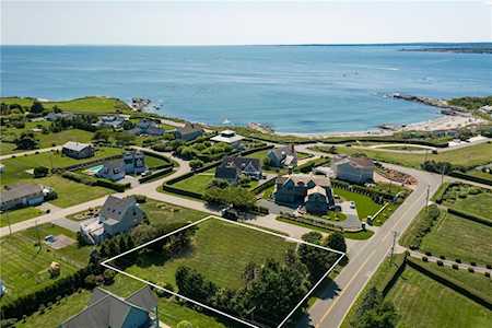 34 Castle Hill Ave Newport, RI 02840
