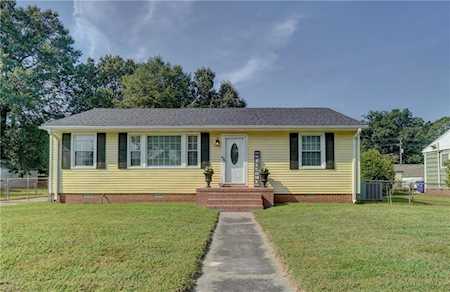 308 Deal Dr Portsmouth, VA 23701