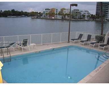 5880 Collins Ave #902 Miami Beach, FL 33140