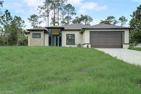 702 N Maple Ave Lehigh Acres, FL 33972
