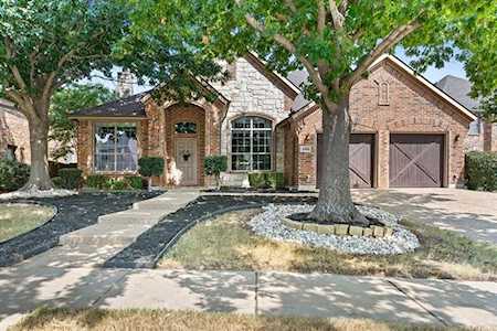 2588 Waters Edge Drive Grand Prairie, TX 75054