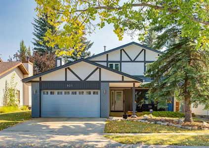 931 Woodbine Blvd SW Calgary, AB T2W 4A6