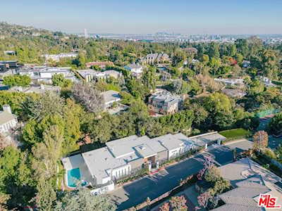 1124 Summit Dr Beverly Hills, CA 90210