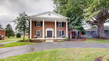 8906 Peterborough Dr Louisville, KY 40222