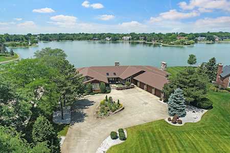 10 Watergate Dr South Barrington, IL 60010