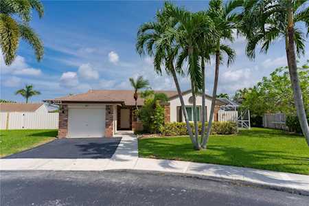 671 Green River Ln Davie, FL 33325