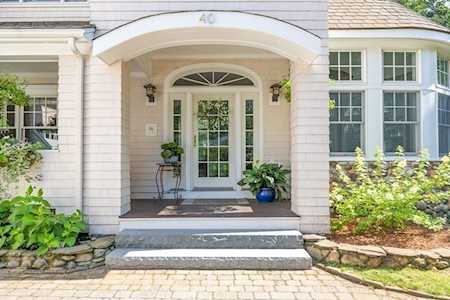 40 Canoe Club Ln Pembroke, MA 02359