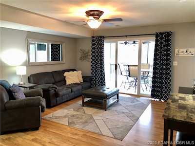 40 Lighthouse Rd Lake Ozark, MO 65049