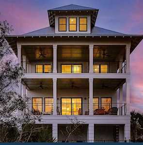 200 Lakeview Dr Tarpon Springs, FL 34688