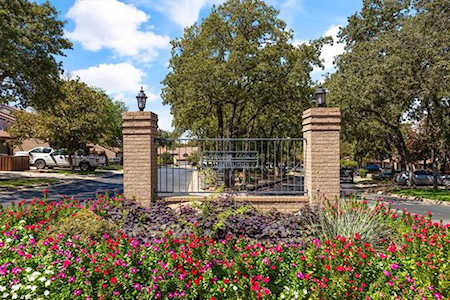 707 Oakwood Trail Fort Worth, TX 76112