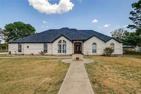 712 Barnes Road Cleburne, TX 76031