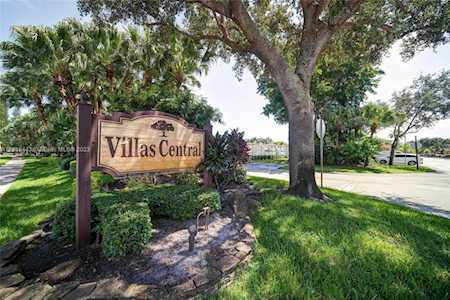 10861 N Golfview Dr Pembroke Pines, FL 33026
