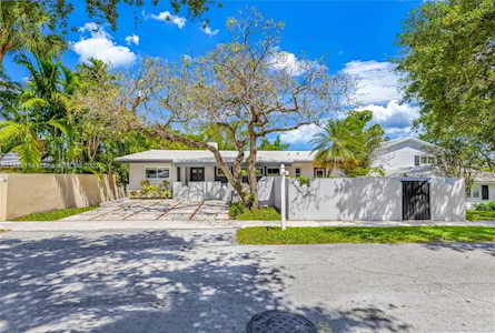 1032 SE 13th Ter Fort Lauderdale, FL 33316