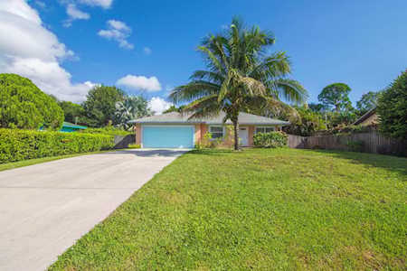 7402 Coquina Avenue Fort Pierce, FL 34951