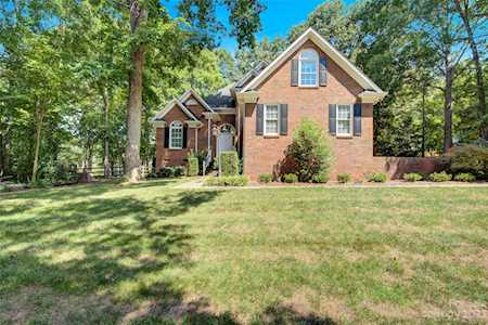 2542 Willowbrook Dr Matthews, NC 28104