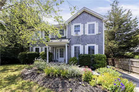 9 Bow St Jamestown, RI 02835