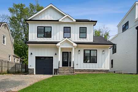 121 Meadowbrook Rd Livingston Twp., NJ 07039