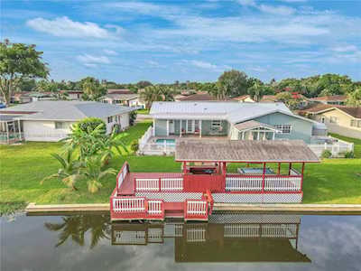8311 SW 26th St Davie, FL 33324